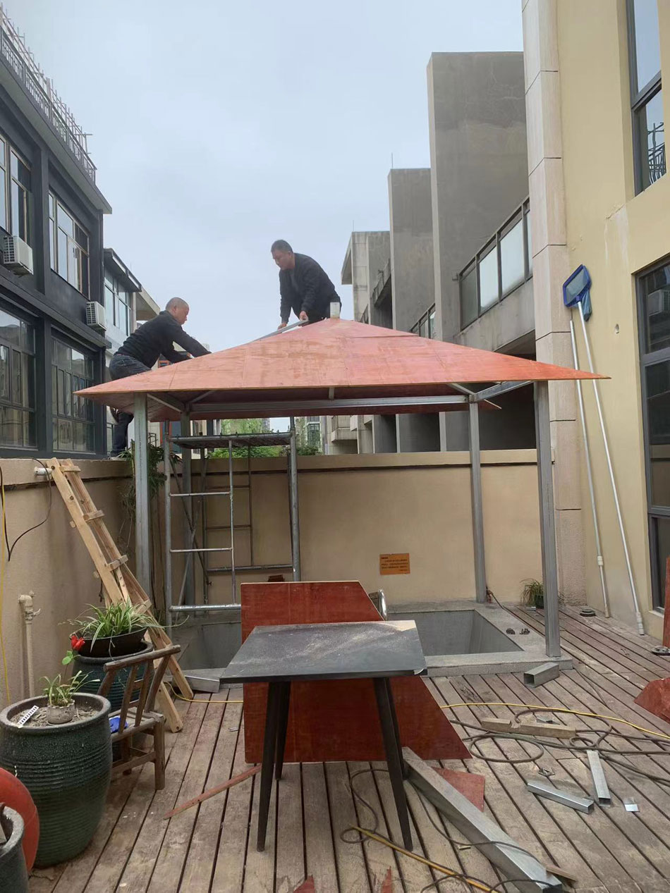 設(shè)計(jì)師赴湯城麓墅溫泉民宿提質(zhì)改造現(xiàn)場進(jìn)行工作指導(dǎo)及設(shè)計(jì)辦公