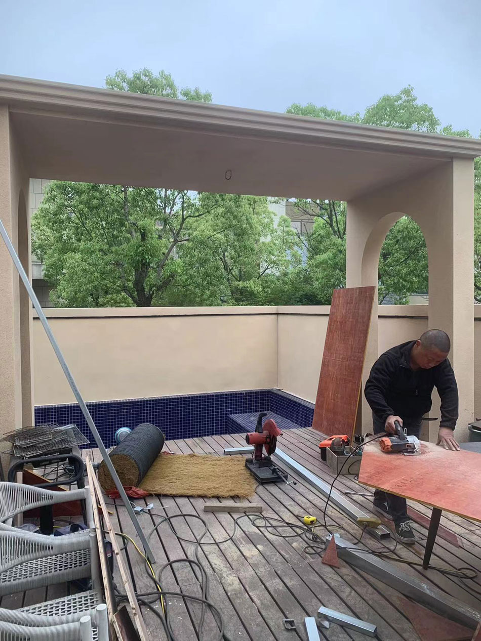 設(shè)計(jì)師赴湯城麓墅溫泉民宿提質(zhì)改造現(xiàn)場進(jìn)行工作指導(dǎo)及設(shè)計(jì)辦公