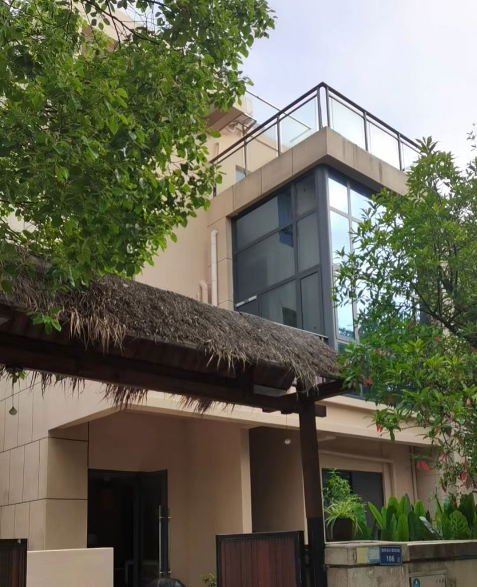 設(shè)計(jì)師赴湯城麓墅溫泉民宿提質(zhì)改造現(xiàn)場進(jìn)行工作指導(dǎo)及設(shè)計(jì)辦公