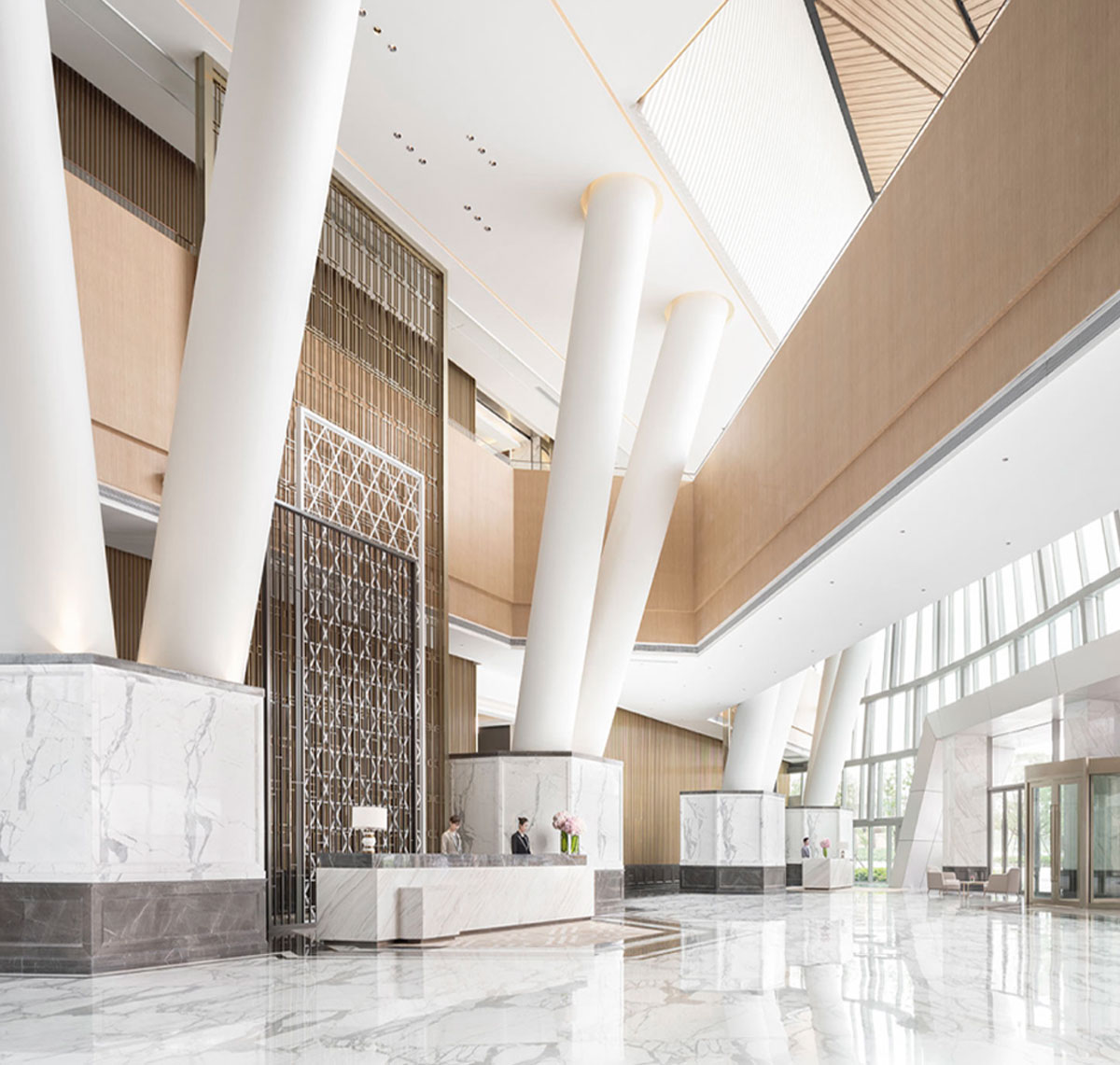 未來(lái)智能風(fēng)格的高端酒店設(shè)計(jì)，將科技與人性化設(shè)計(jì)巧妙融合